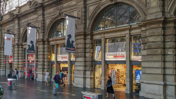 Schmitt & Hahn Buch und Presse im Hauptbahnhof Südseite